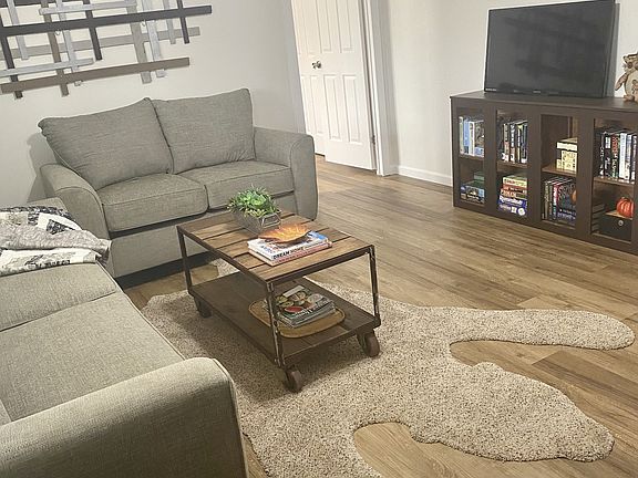 5th image of 131 Tanner Cir