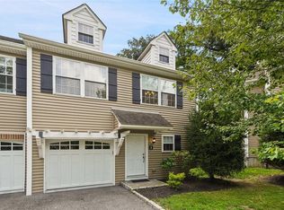 8 Robert Rinaldi Ln, Briarcliff Manor, NY 10510