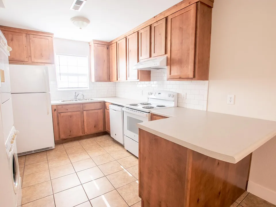 850 N Oakland Ave #6