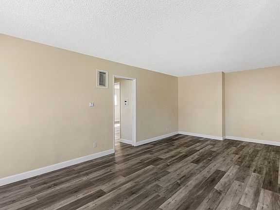 5th image of 819 Ocean Park Blvd #1