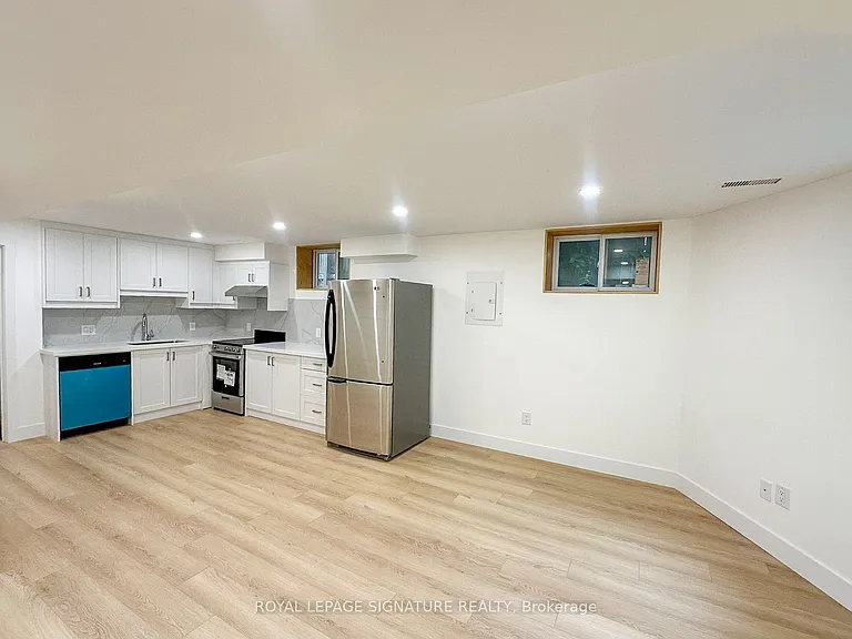 27 Millen Ave #A102 — Photo 7