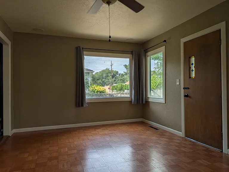 1658 Childs Ave — Photo 5