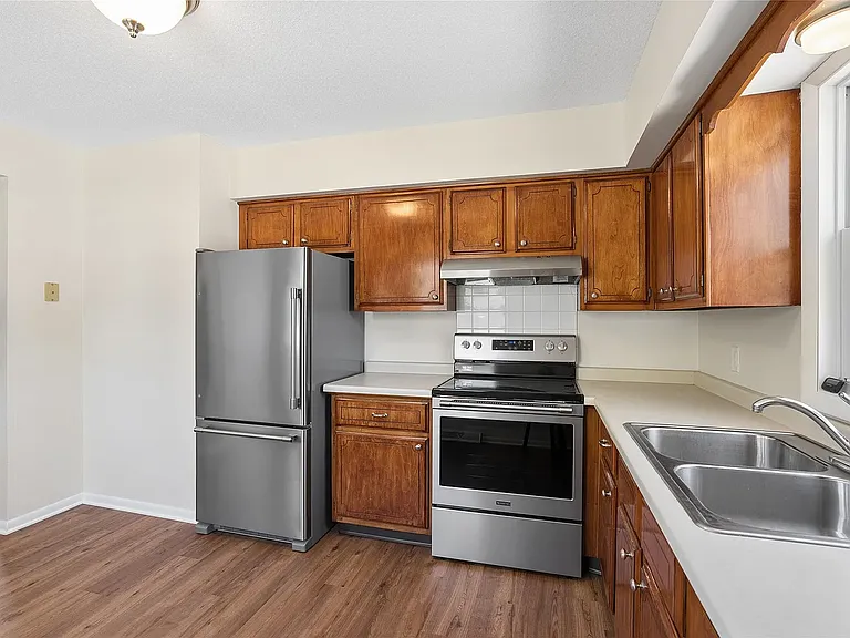 502 NE Trilein Dr — Photo 14