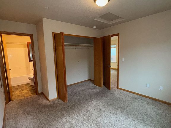 5th image of 1879 Maplewood Dr