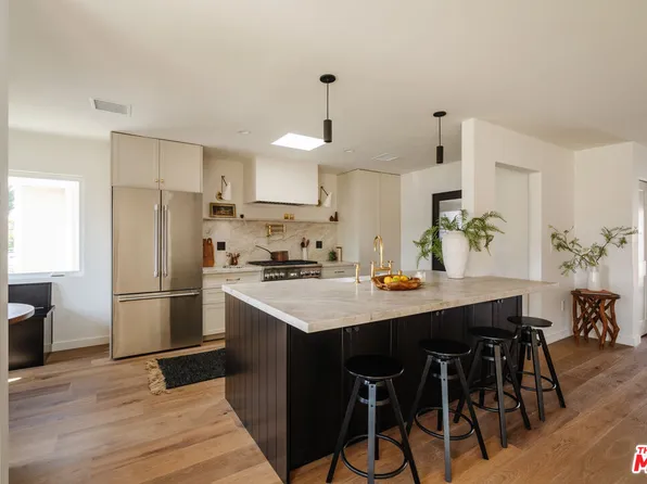 8014 S Altavan Ave, Los Angeles, CA 90045