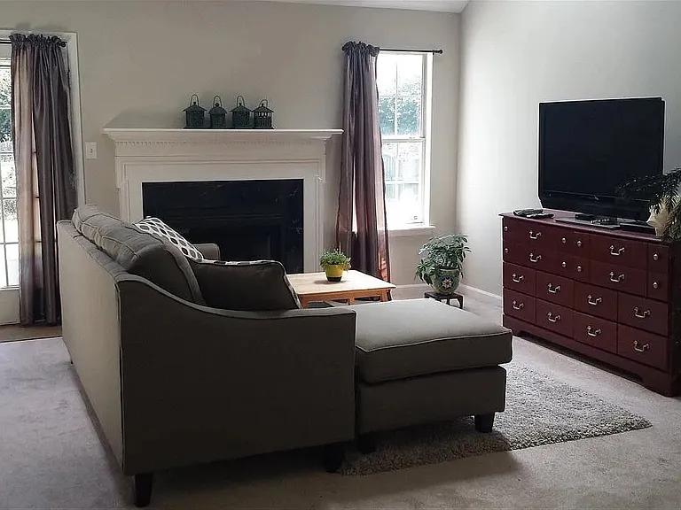 114 Mayfair Cir — Photo 4