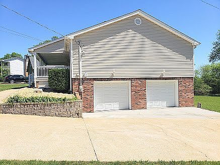 5th image of 114 Angela Cir