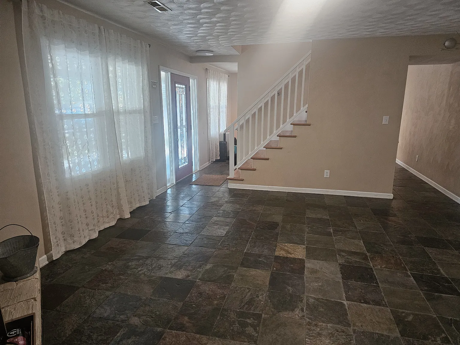 5 bed, 2910 sqft, $2,900 — Photo 4