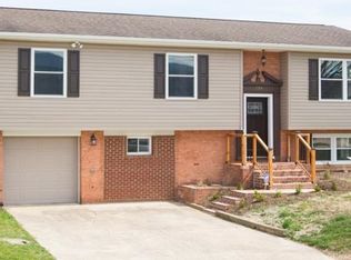174 Gregory St, Shenandoah, VA 22849