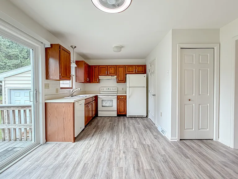 28 Pheasant Ln — Photo 7