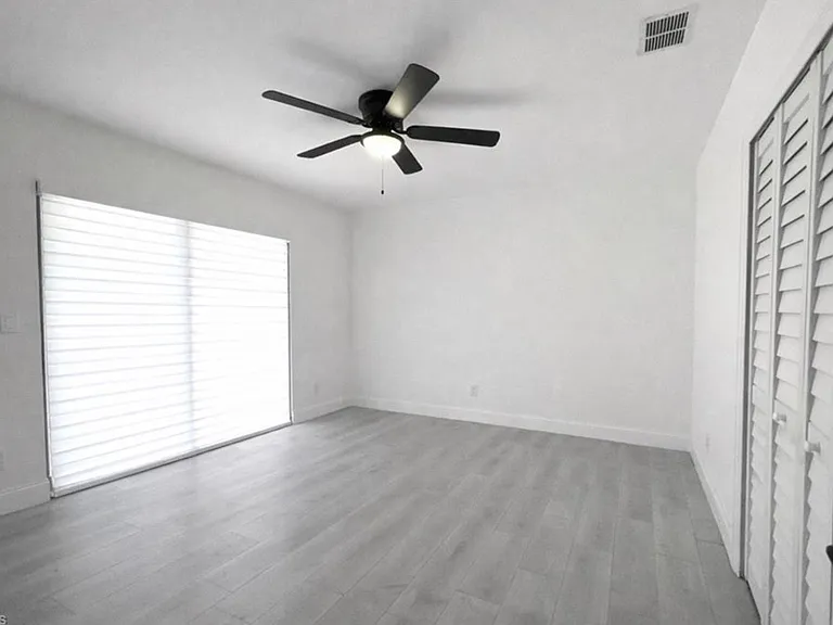 3767 Golden Gate Blvd E — Photo 4