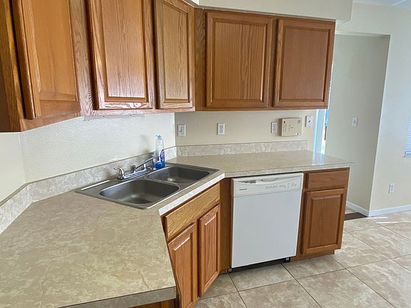 5th image of 15402 Lafite Ln
