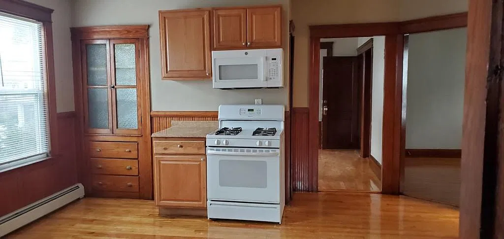 3 bed, 1100 sqft, $1,800 — Photo 1