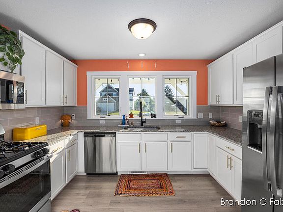 2nd image of 463 Acadia Ct