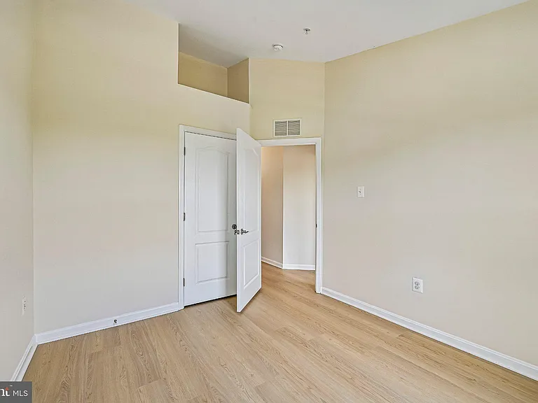 23004 Meadow Mist Rd — Photo 36