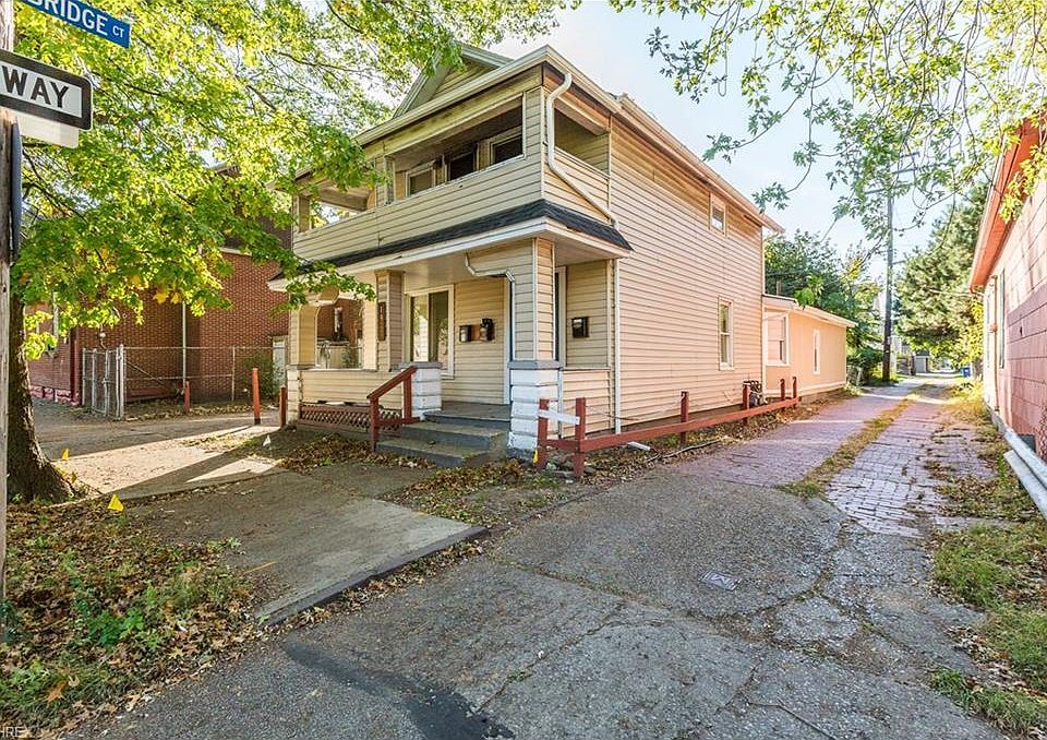 1st image of 1922 W 45th St