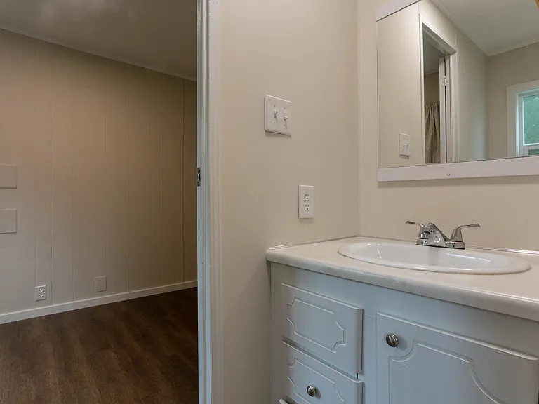 2907 N Howard St — Photo 13