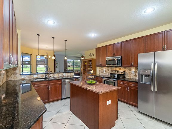 3rd image of 202 Breckenridge Cir SE