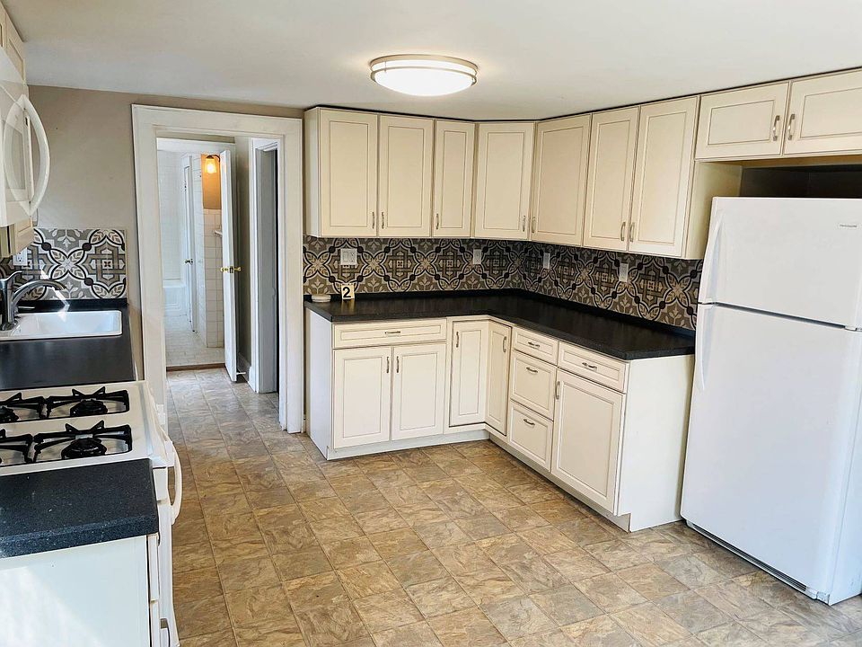 1st image of 125 Elm Ave APT 1