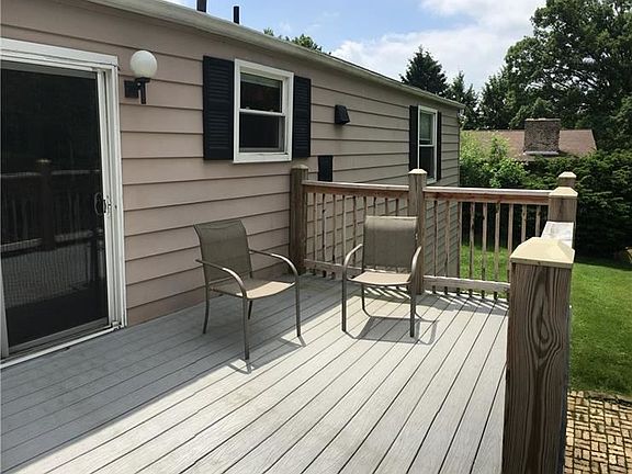 3rd image of 208 Blue Grass Dr