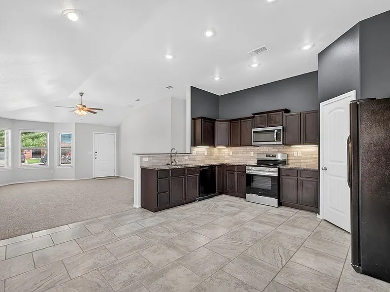 1310 Wrangler Ln — Photo 5