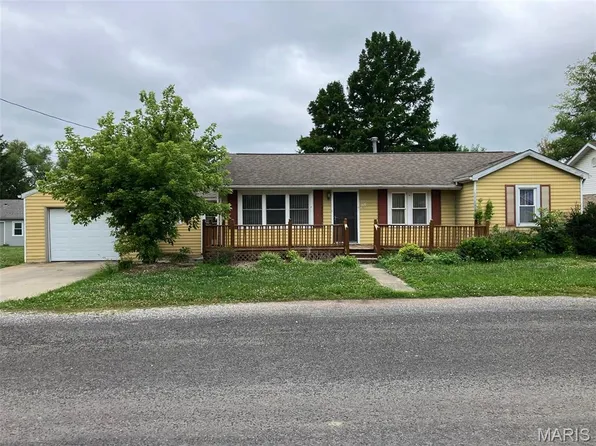 325 S Pine St, Breese, IL 62230