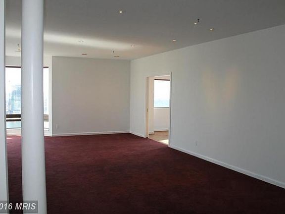 5th image of 10 E Lee St Unit 2501