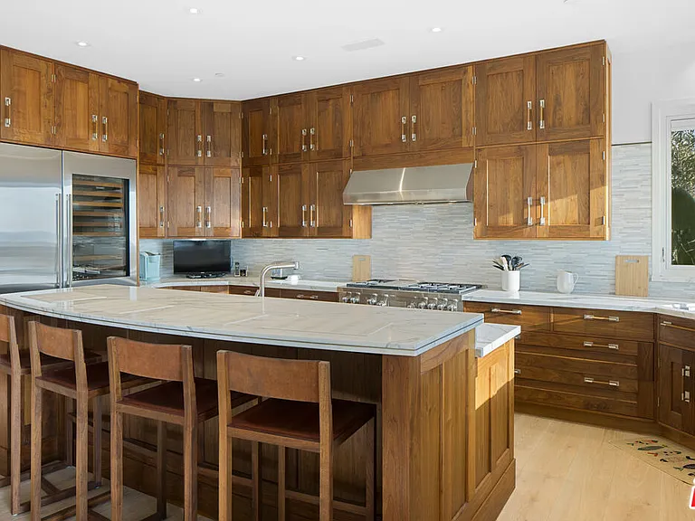 1347 Palisades Beach Rd — Photo 15