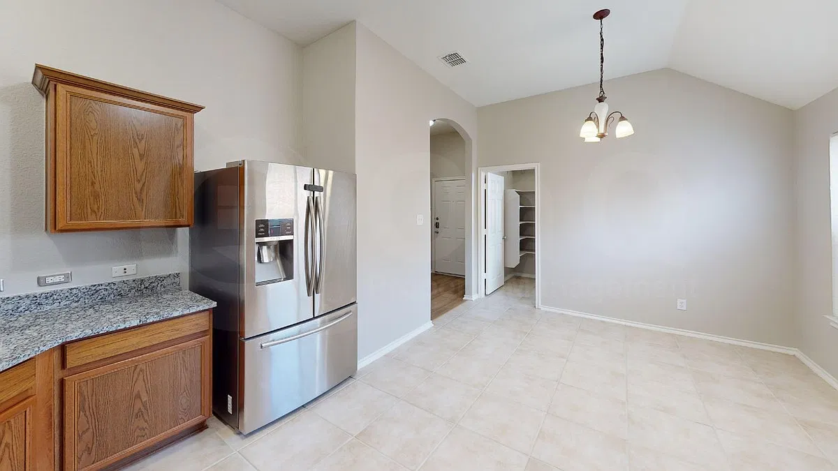 3 bed, 2.0 bath, 1670 sqft, $2,395 — Photo 4