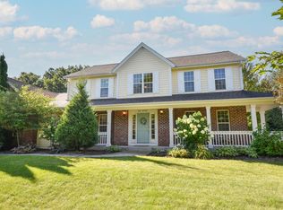 N52W17267 Ridgewood Dr, Menomonee Falls, WI 53051