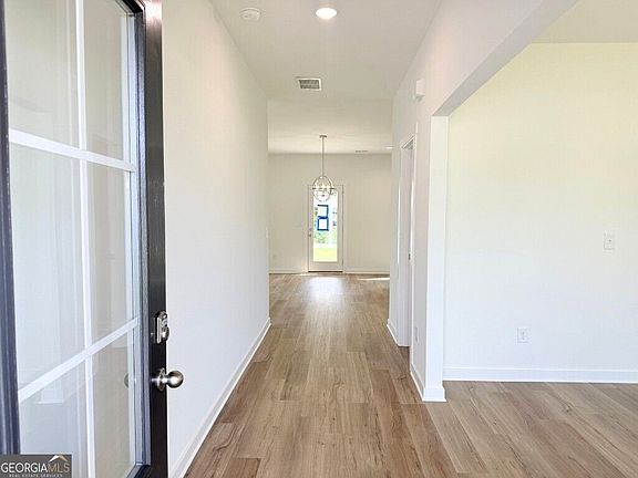 3rd image of 140 Cochin Dr