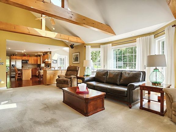4th image of 136 Aspen Dr