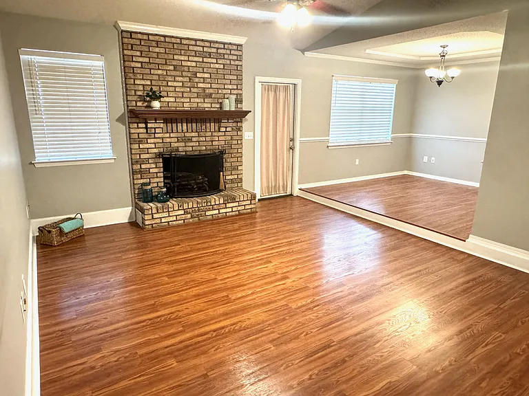 520 Linden Ave — Photo 3
