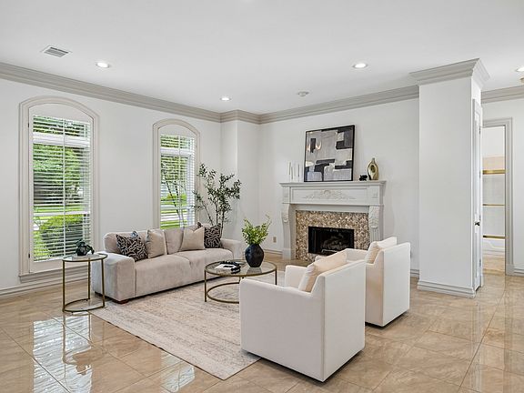 3rd image of 480 Country Ln