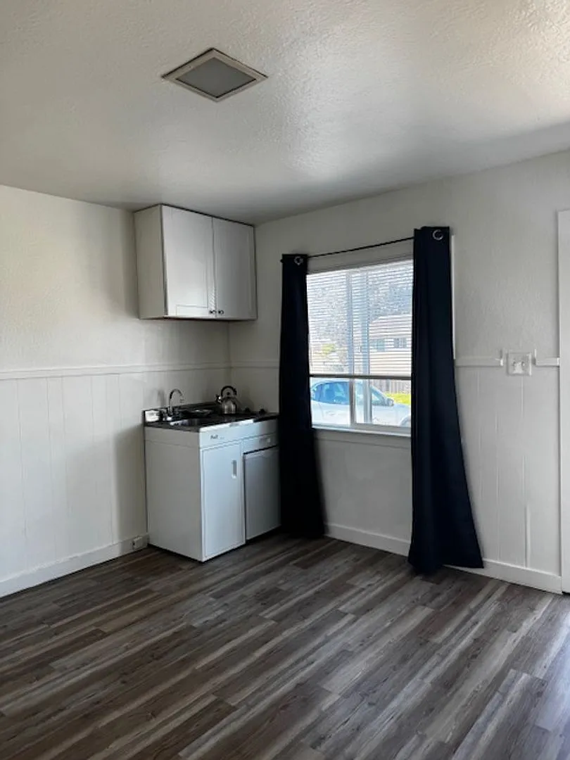 Building Photo - 3298 Del Monte Blvd #1-12