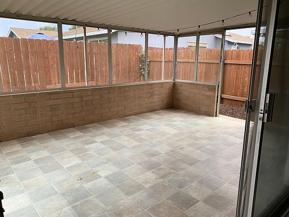 porch (empty)