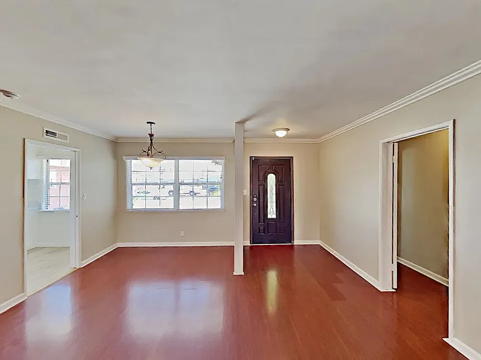 8728 Mandarine Pl