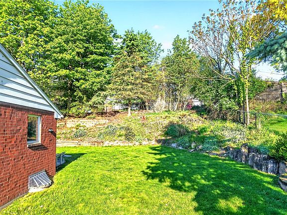 3rd image of 417 Peters Dr