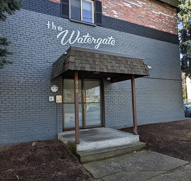 Watergate Apartments — Photo 30