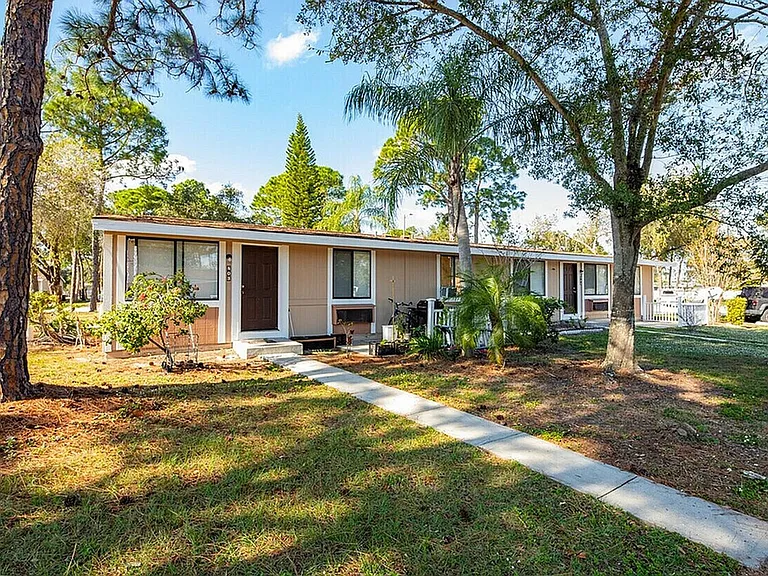 Apollo Beach Villas — Photo 1