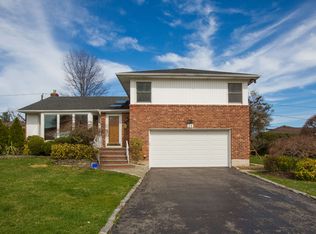 26 Kings Ln, New Hyde Park, NY 11040