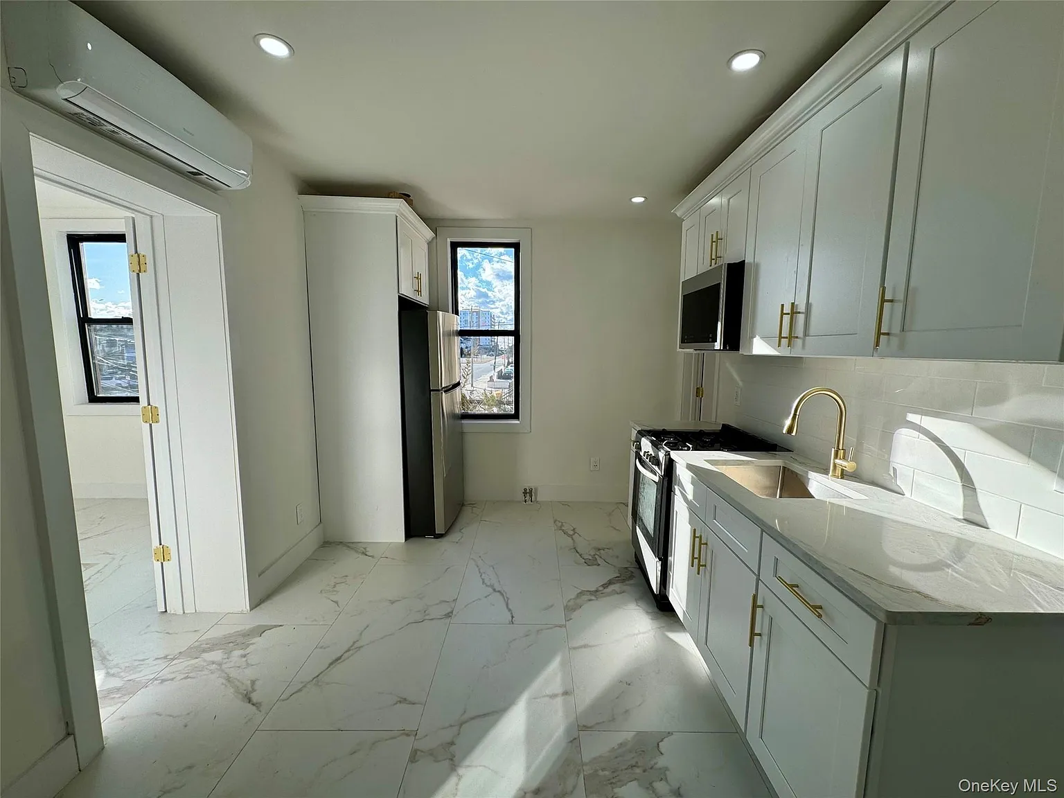 1 bed, 1.0 bath, $2,500 — Photo 2