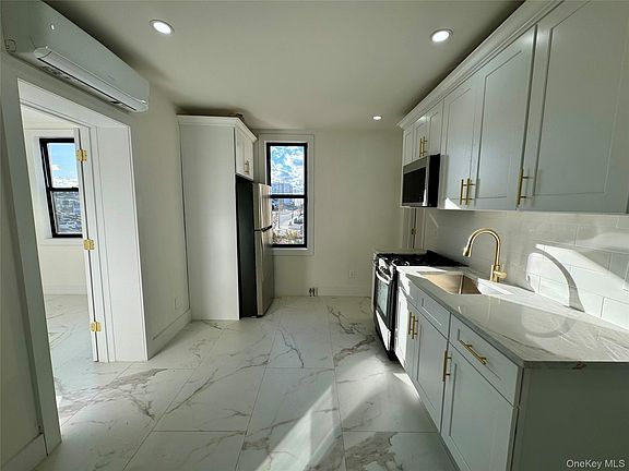 2nd image of 315 Riverside Blvd APT 1