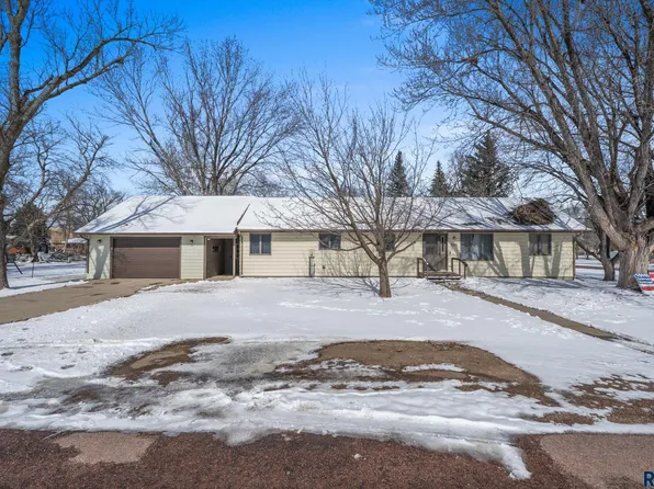 800 Montana Ave, Hurley, SD 57036