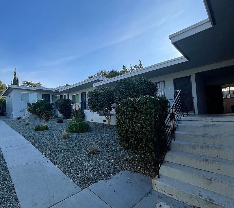 2nd image of 9240-9244 Macarthur Blvd #4