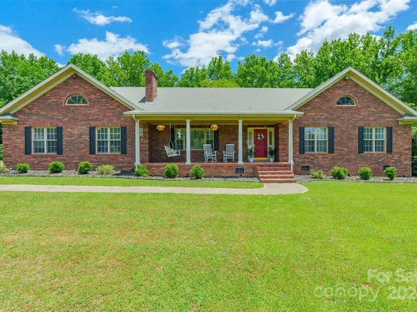 1210 Flint Ct, Matthews, NC 28104