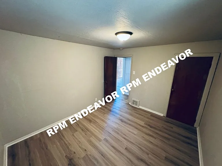 9943 Lilac Dr — Photo 10