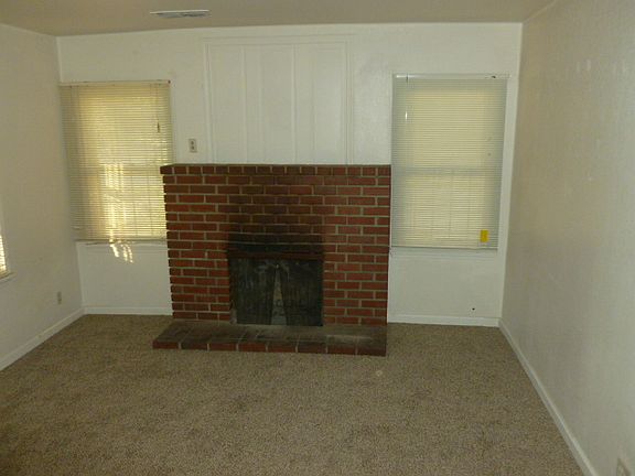 3rd image of 601 W Weldon Ave