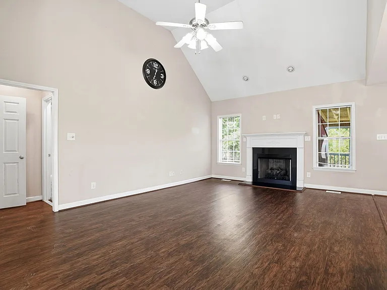505 Heron Dr — Photo 4