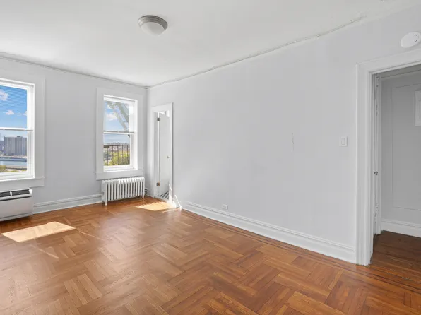 939 Woodycrest Avenue image 2 of 17